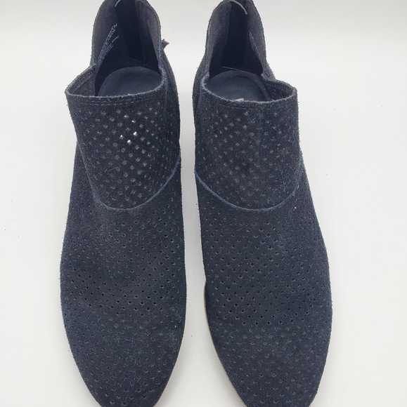 Kenneth Cole Reaction Black Side Walk Perforated Suede Ankle Bootie. Size  8.5 - Picture 5 of 8